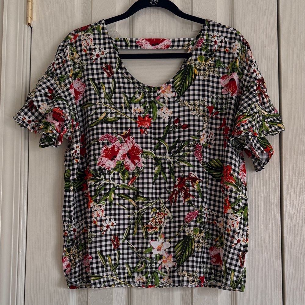 Signature Studio Women’s Top – Size XL